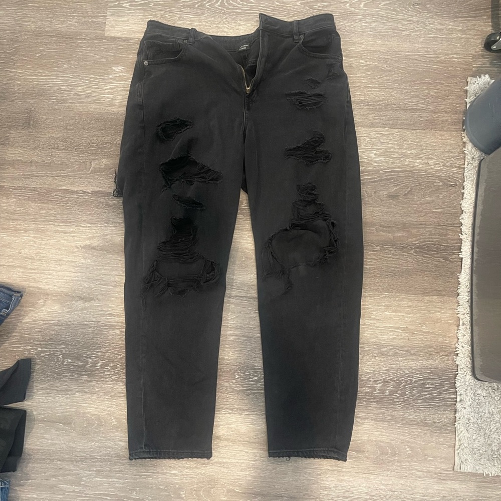 Black ripped mom jeans